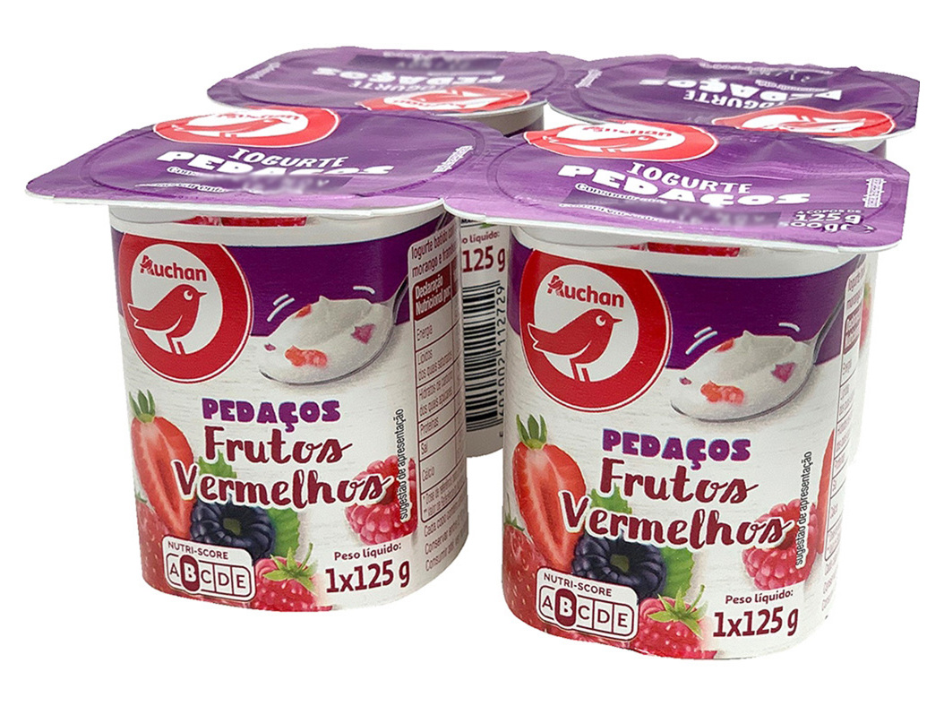 iogurte pedaços frutos vermelhos