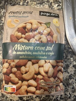 Mistura com sal de amendoim, amêndoa e caju